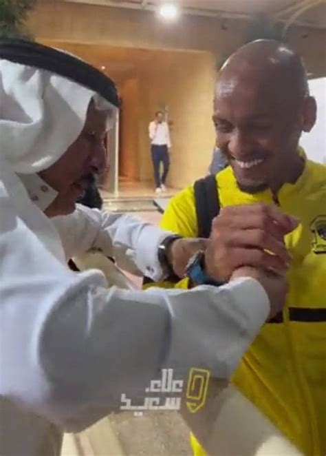 giocatore regala rolex|Arabia Saudita, Fabinho riceve un Rolex in regalo da un tifoso (e .